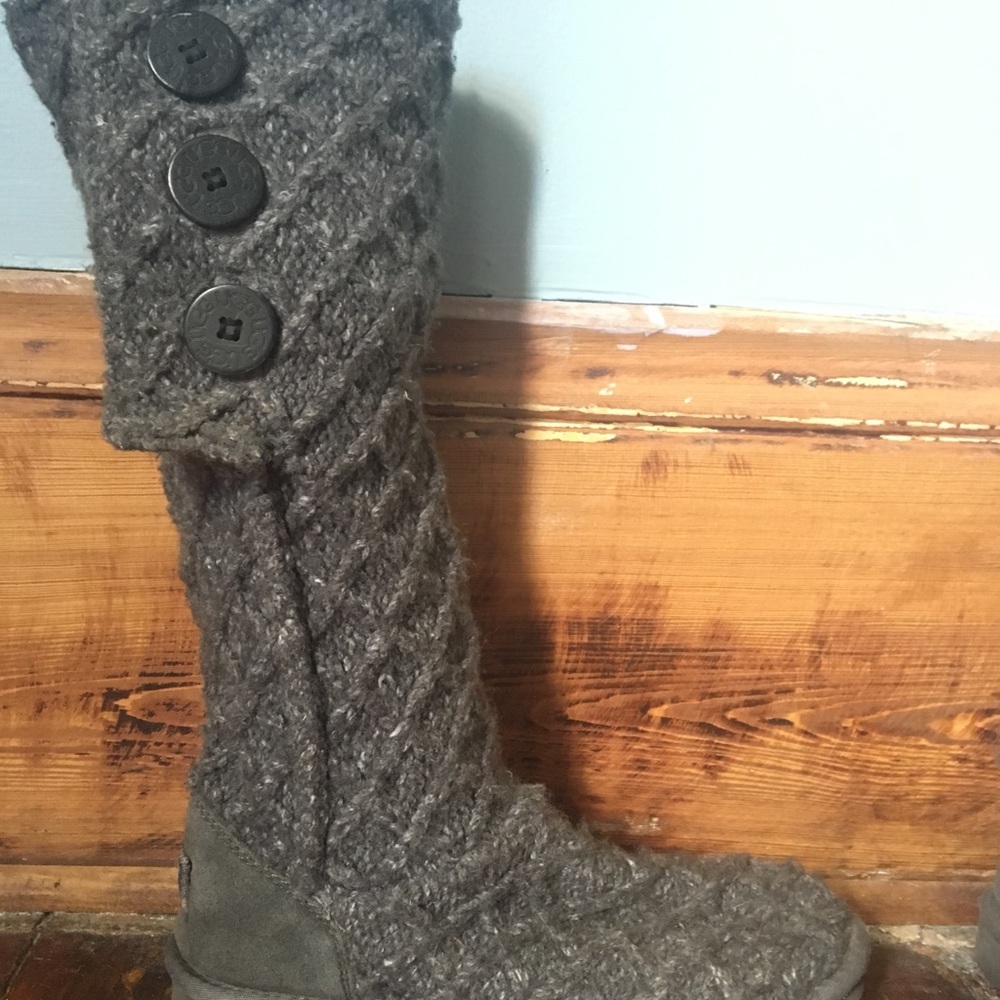Size 9 Ugg Sweater boots